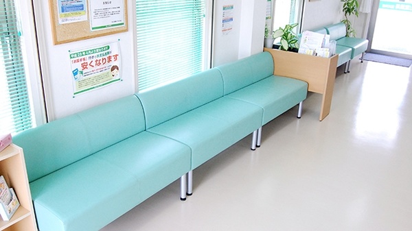 南山堂薬局　荒川沖店の待合スペース
