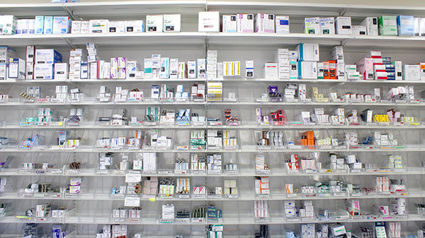 薬局くすりの福太郎　筑波学園店の薬棚