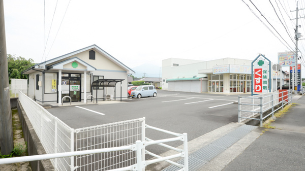 有限会社あしだ薬局上村店の駐車場