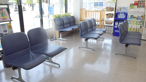 いずし薬局の待合スペース