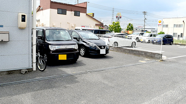 有限会社オレンジ薬局三浜町店の駐車場