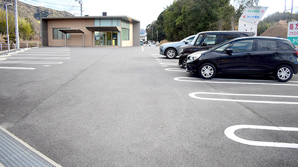 かくだ薬局今立店の駐車場