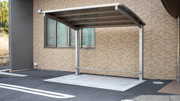 かくだ薬局今立店の駐輪場