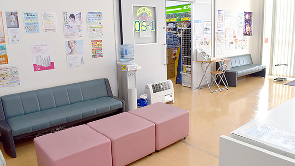 ゴダイ薬局　桜が丘店の待合スペース
