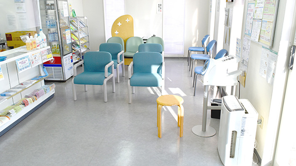 岡薬局田中店の待合スペース