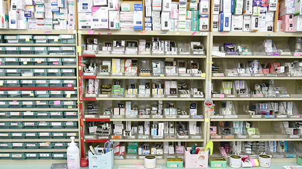 岡薬局田中店の薬棚