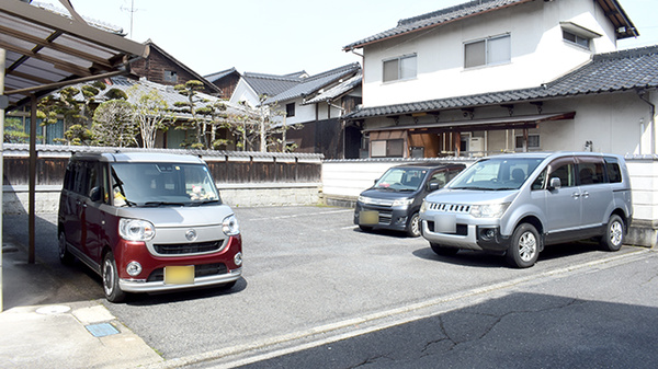 田辺薬局新町店の駐車場