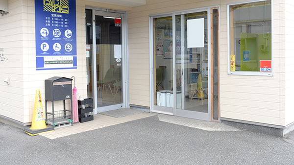 藤原薬局の入口