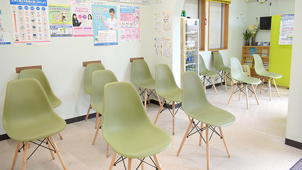 藤原薬局の待合スペース
