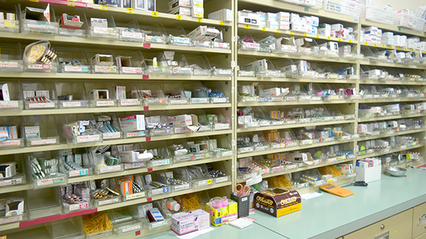 いろは薬局の薬棚