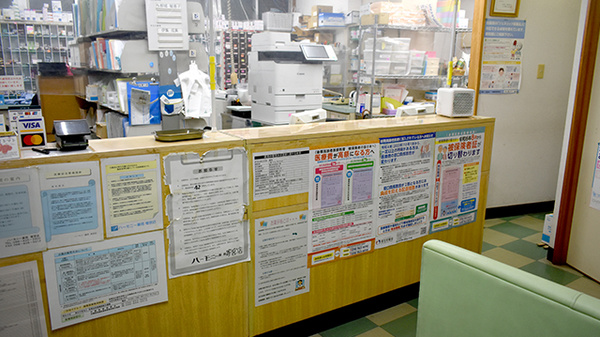 ハーモニー薬局寄宮店の受付/カウンター