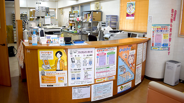 ハーモニー薬局諸見里店の受付/カウンター