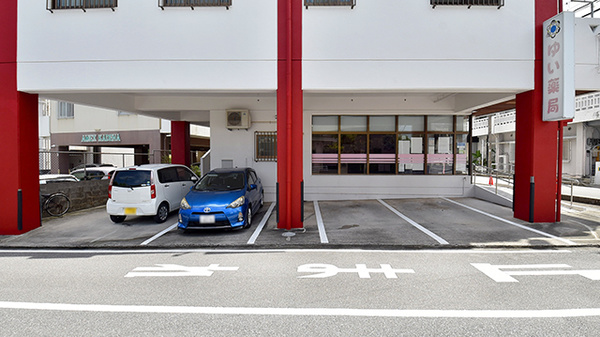 ゆい薬局の駐車場