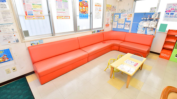 ゆい薬局 長田店の待合スペース