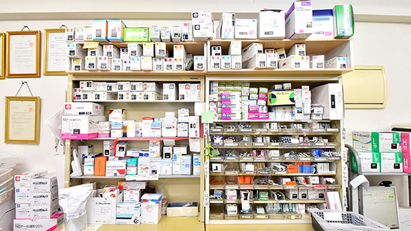 ゆい薬局 長田店の薬棚