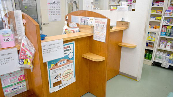 合同会社神山薬局名護の受付/カウンター