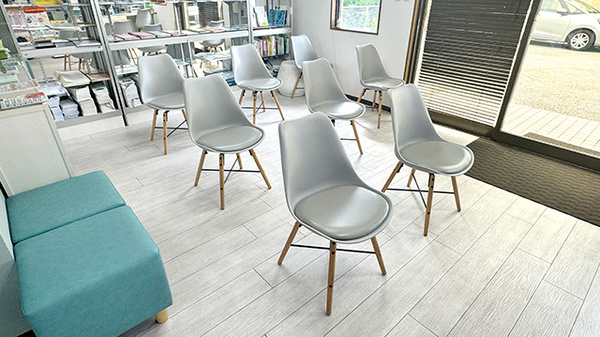 島里薬局の待合スペース