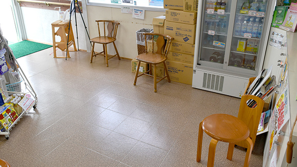 名護中央薬局大中店の待合スペース