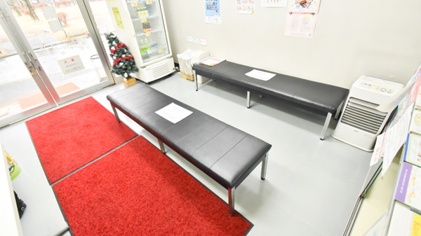 エイシン薬局の待合スペース