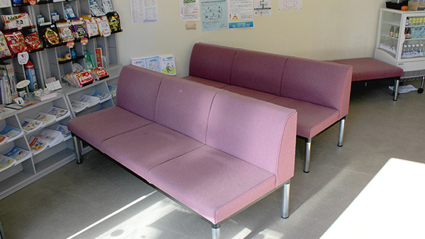 有限会社エメラルド薬局山岸店の待合スペース