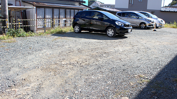 有限会社エメラルド薬局山岸店の駐車場