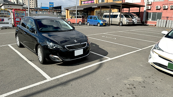 クイーン薬局の駐車場