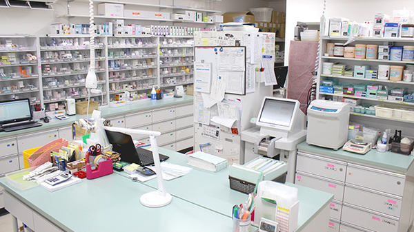 コスモ薬局高田店の調剤室