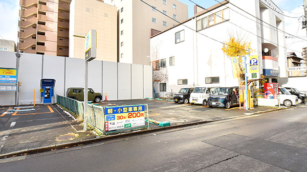 ひまわり薬局の駐車場