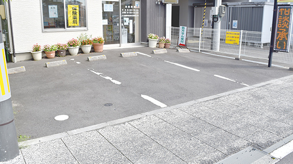 加賀調剤薬局の駐車場