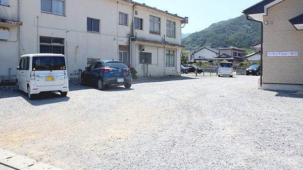 善進堂薬局の駐車場