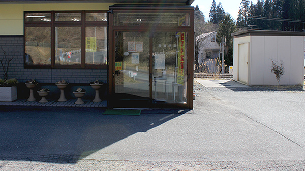 萩の森調剤薬局の入口