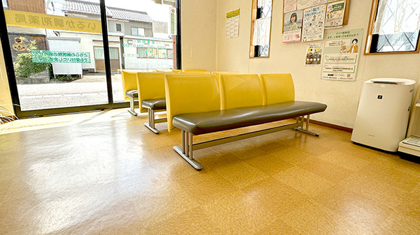 いるか調剤薬局の待合スペース
