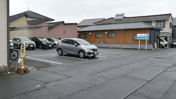 エース薬局の駐車場