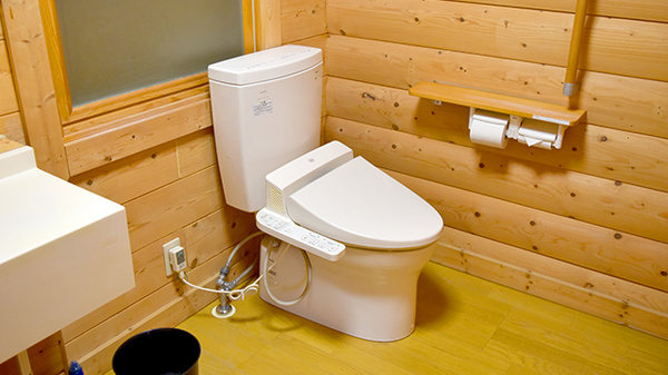 エース薬局船附店のお手洗い