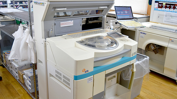 エース薬局船附店の調剤器具