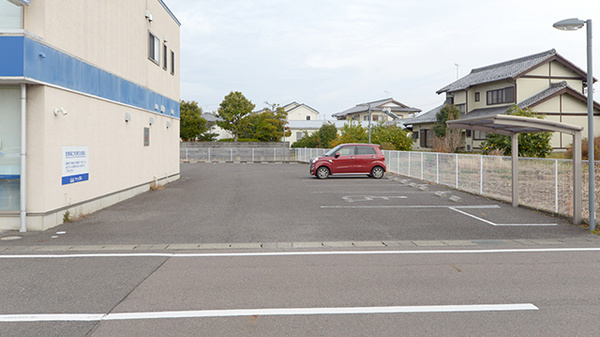 クオールぎなん薬局の駐車場