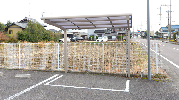 クオールぎなん薬局の駐輪場