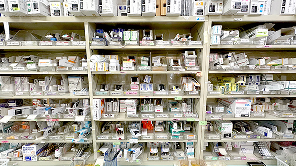 きらら調剤薬局の薬棚