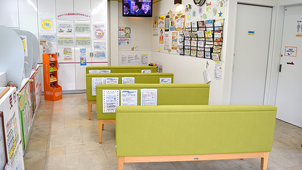 コトブキ調剤薬局　岐阜加納店の待合スペース