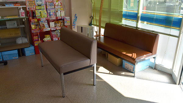 きらら調剤薬局 栄新町店の待合スペース