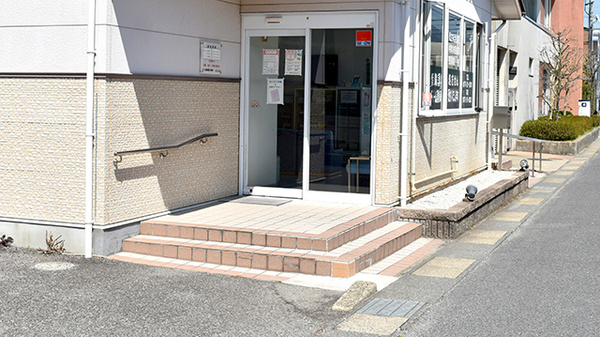 ドリーム調剤薬局恵那店の入口