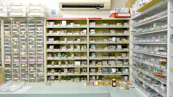 ドリーム調剤薬局・野尻店の薬棚