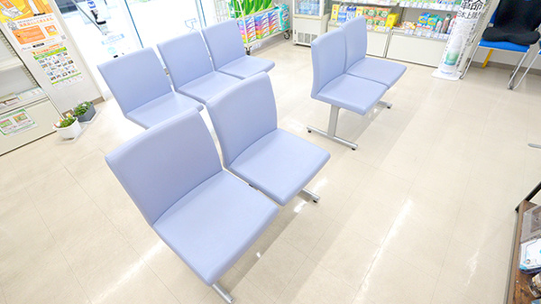 ハシモト薬局音羽店の待合スペース