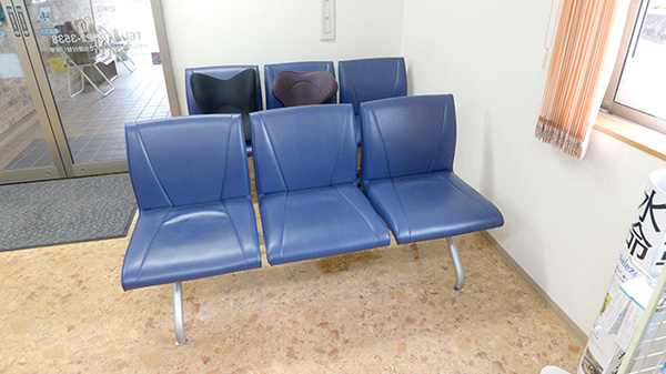 ハシモト薬局三笠店の待合スペース