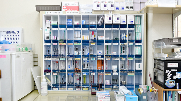 ファースト調剤薬局岐阜すごう店の薬棚