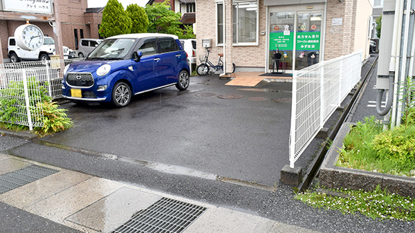 ファースト調剤薬局みずほ店の駐車場