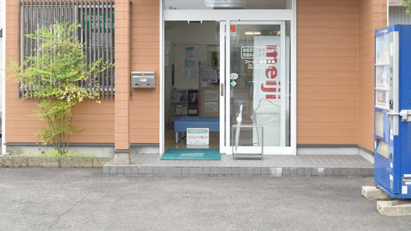 ファースト調剤薬局関店の入口