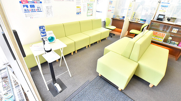 ファーマライズ薬局 川辺町店の待合スペース