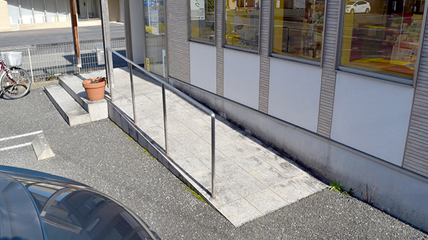 まみや調剤薬局鏡島店のバリアフリー設備