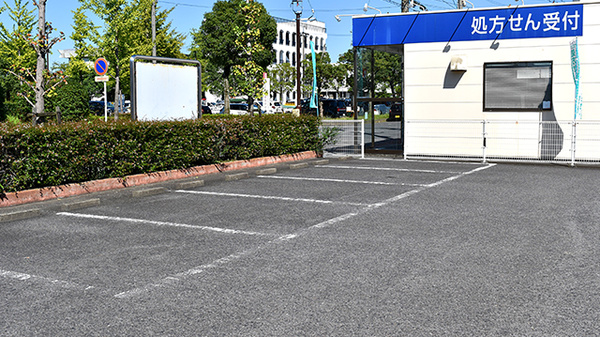 ユタカ調剤薬局　新田の駐車場